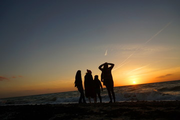 Tanzen zum Sonnenuntergang