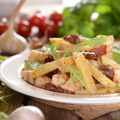 Penne pasta with chicken, dried tomatoes and ruckola