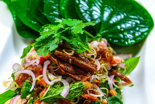 deep fired squid hot and spicy salad with chaplo leave