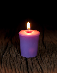 Obraz na płótnie Canvas lavender candle on old wood