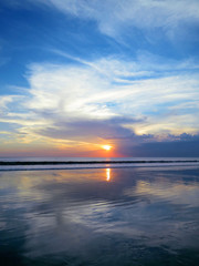 Obraz premium Beautiful sunset sky with reflection at Kuta beach, Bali