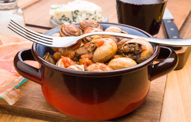 snails cooked in sauce