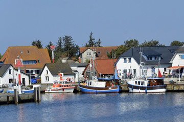 Fototapeta na wymiar Hafen von Vitte auf Hiddensee