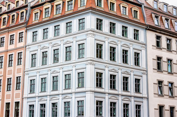 Fototapeta na wymiar Historische, wiederaufgebaute Barockbauten in der Altstadt zu Dresden