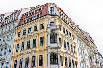 Obraz na płótnie Canvas Historische, wiederaufgebaute Barockbauten in der Altstadt zu Dresden
