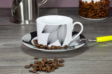 Kaffeetasse und Kaffeebohnen