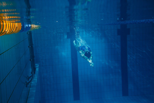 Swimmer woman underwater