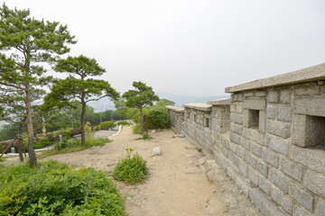 Fototapeta na wymiar Seoul fortress on naksan mountain