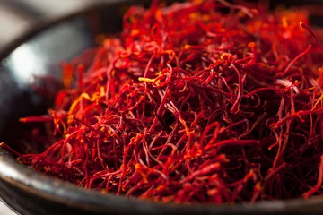 Fotobehang Rauwe biologische rode saffraankruiden © Brent Hofacker