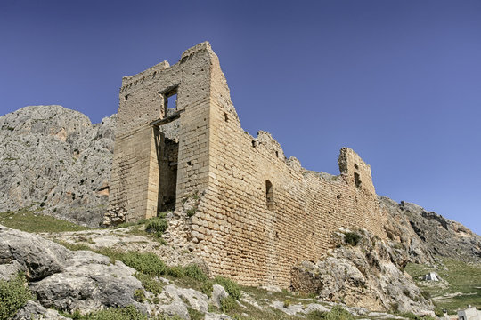 Ruinas del antiguo castillo del municipio de Bedmar, Ja&eacute;n