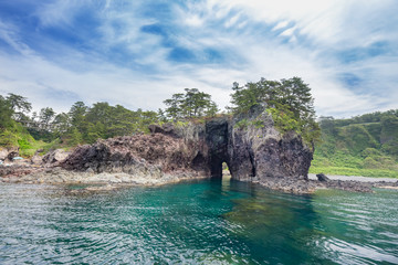 Naklejka premium 遊覧船から見る巌門