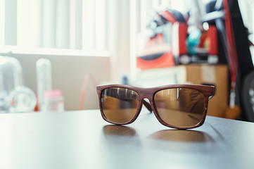 Sunglasses with vintage tone
