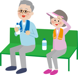 シニアカップル　ベンチで休憩　笑顔