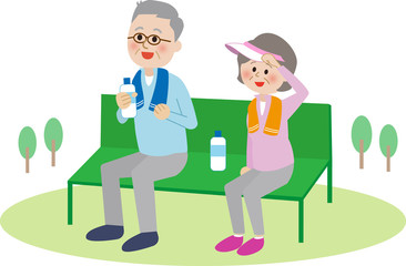 シニアカップル　ベンチで休憩　笑顔