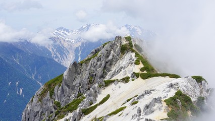 燕岳山頂から見る北燕岳