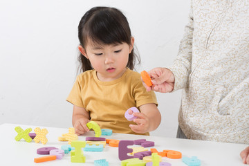 楽しそうに学ぶ子ども