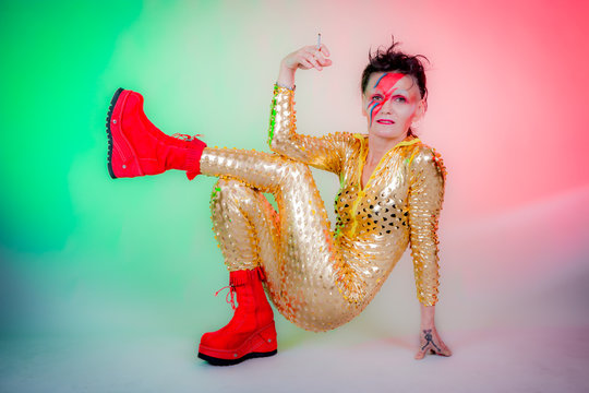 Femme en habits Disco