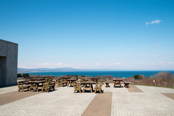 テーブルベンチのある風景