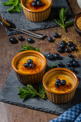 Creme brulee with berries