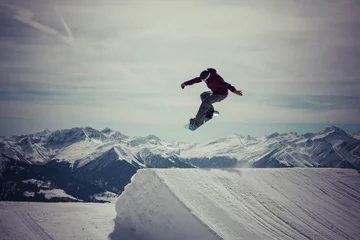 Photo sur Aluminium Sports dhiver Snowboard jumps a 180