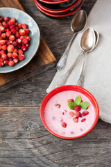 Wild strawberries with sour cream