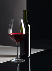 Naklejki  butelka i kieliszek z czerwonym winem