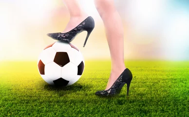 Cercles muraux Foot Femme avec ballon de foot.