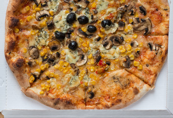 Vegetarische Pizza im Karton
