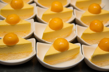  mango fancy cake with yellow fruit jelly.