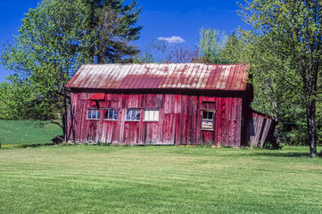 Obraz premium Old red barn in Maine