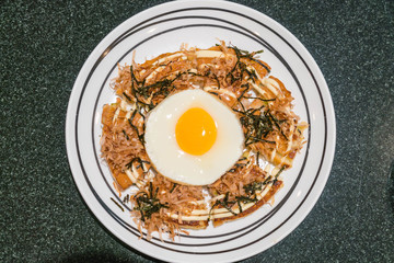 japanese pizza with egg