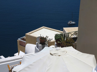 Romantic beautiful cityscape and blue sky of Oia on Santorini in