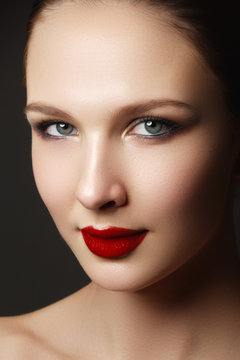 Beautiful woman face. Perfect makeup. Beauty fashion. Eyelashes