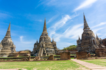 Fototapeta premium Ayutthaya Historical Park stupa under blue sky