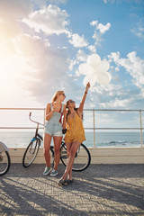 Best friends enjoying a day on seaside promenade © Jacob Lund