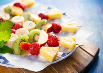 Fruit skewers, healthy and delicious