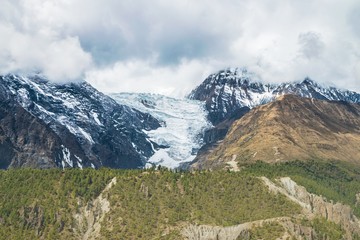Fototapeta na wymiar Mountain View From Annapurna Circuit Trail