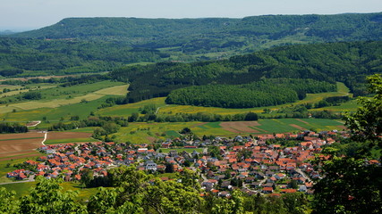 Aussicht auf Stadt Boll und die Schwäbische Alb von der Burg  Hohenzollern aus