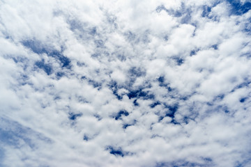 Obraz premium partly cloudy blue sky