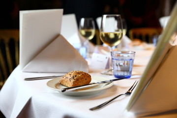 bread/ piece of bread lying on a plate