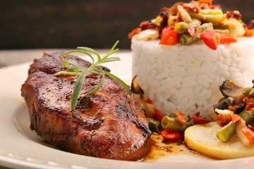 Grilled chicken with rice and vegetables