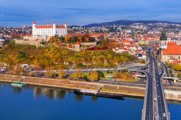 Fototapeta na wymiar The castle and old town of Bratislava, Slovakia