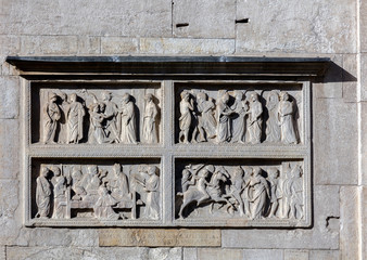 Obraz premium Medieval carvings on the Modena's cathedral facade in Modena, Italy