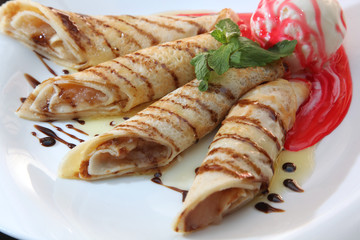 pancakes with apples and ice cream