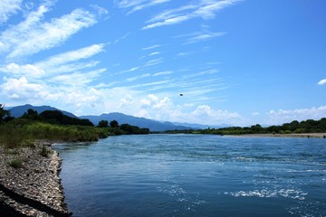 夏空と川の流れ/信州千曲川の夏の姿