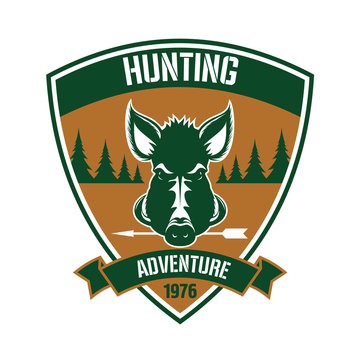 Triangular heraldic badge for hunting club design