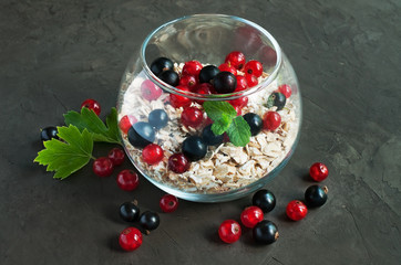 Muesli with red and black currant