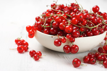 Red currants in white bowl