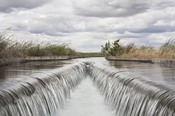 Papier Peint photo autocollant Canal Zone d& 39 écluse à l& 39 immense canal d& 39 irrigation, Estrémadure, Espagne