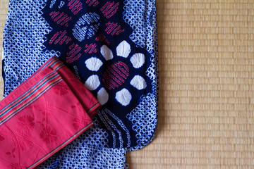 Yukata and a red band of the aperture